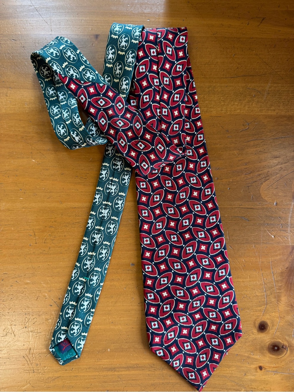 Tommy Hilfiger Vintage 100% Silk Necktie Red Navy Geometric Preppy Tie